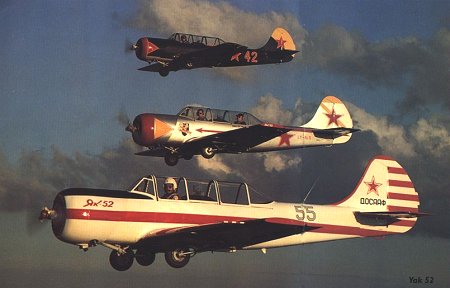 Yakovlev Yak-52 Formationsflug