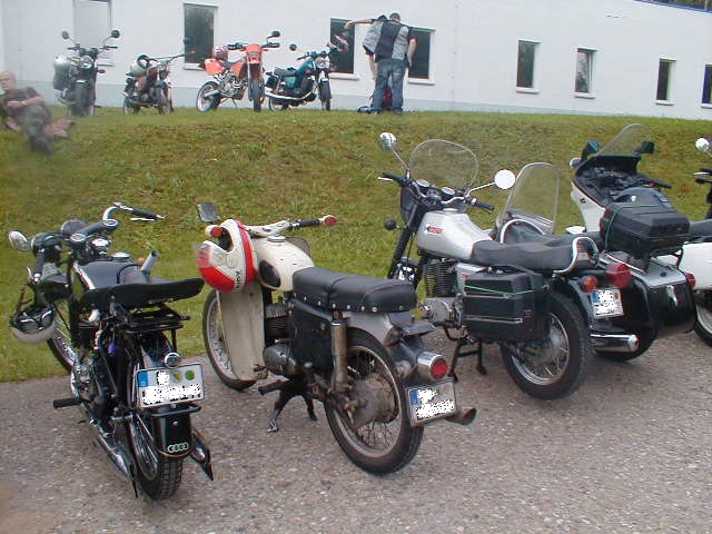 ES150 als Alltagsmotorrad. Die Technik dran ist brigens 1A gepflegt!