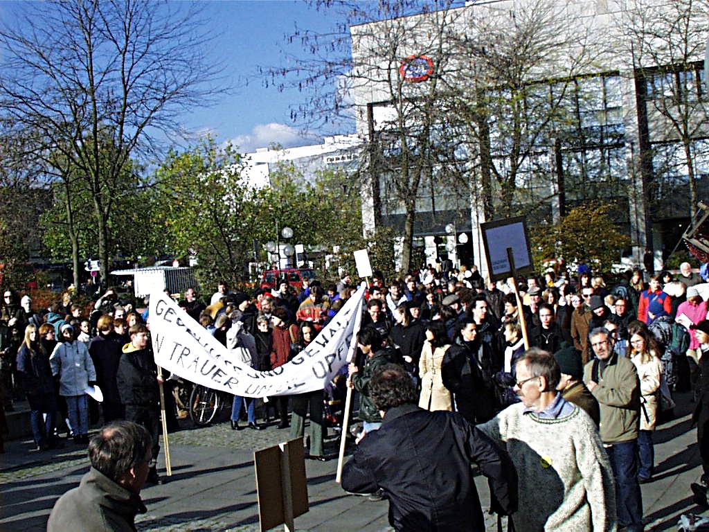 Bild Abschlußkundgebung Rathausplatz